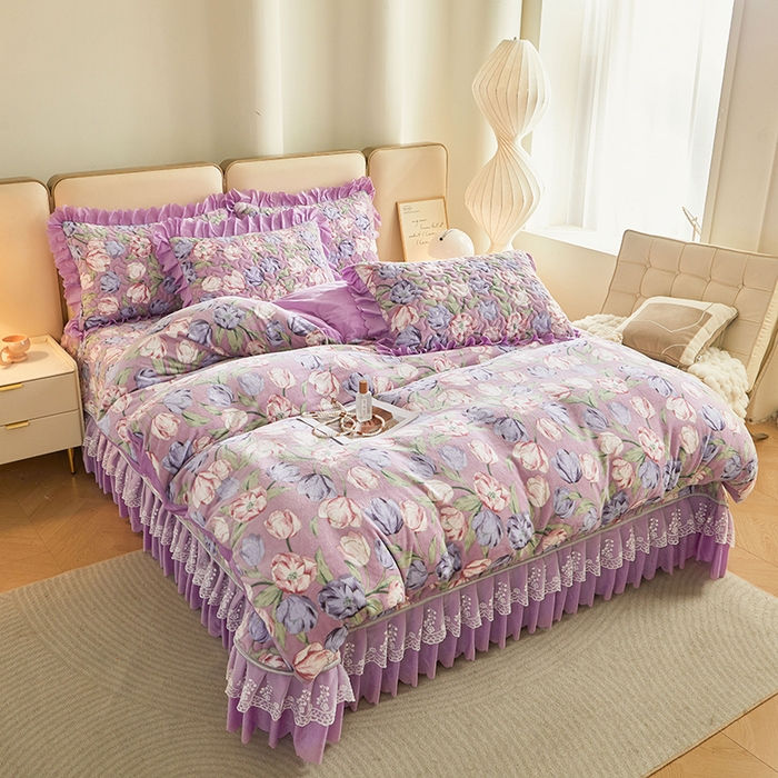 91家纺网 家纺一手货源 找家纺 艾裙海 2025新款高克重加厚保暖A类牛奶绒夹棉床盖系列四件套 紫韵