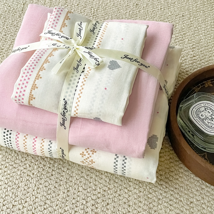 91家纺网 家纺一手货源 找家纺 一比一家纺 2025新款全棉母婴级抗菌有氧全棉双层纱亲肤全棉小清新印花三件套四件套 再别康桥