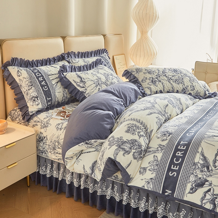 91家纺网 家纺一手货源 找家纺 艾裙海 2025新款高克重加厚保暖A类牛奶绒夹棉床盖系列四件套 花影如梦