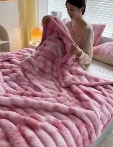 91家纺网 家纺一手货源 找家纺 芸锦豪 2024新款双面波斯绒罗马柱毛毯 炫彩粉