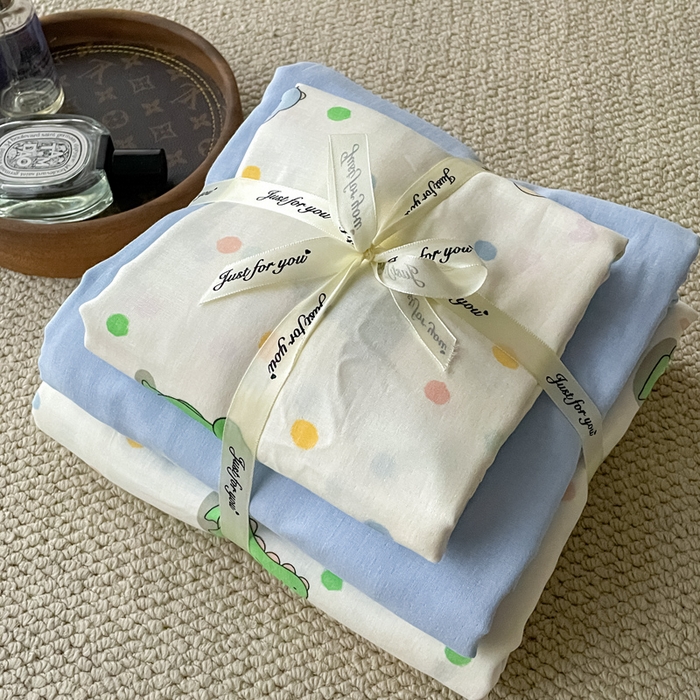 91家纺网 家纺一手货源 找家纺 一比一家纺 2025新款全棉母婴级抗菌有氧全棉双层纱亲肤全棉小清新印花三件套四件套 恐龙派对