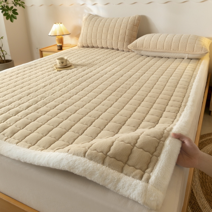 91家纺网 家纺一手货源 找家纺 鑫钰 2024秋冬新款加厚牛奶绒床垫床褥床护垫 暖格-卡其