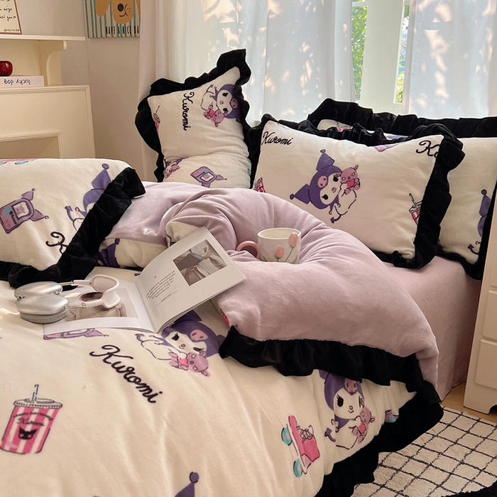 91家纺网 家纺一手货源 找家纺 三朵家纺 2024新款高克重加厚保暖牛奶绒三丽鸥花边四件套 花边-街舞库洛米