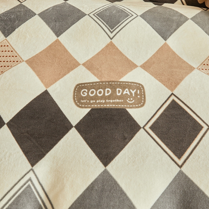 91家纺网 家纺一手货源 找家纺 艾裙海 2025新款高克重加厚保暖A类牛奶绒夹棉床盖系列四件套 格调生活