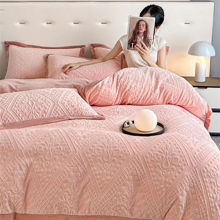 91家纺网 家纺一手货源 找家纺 （总）无界 2024新款B类牛奶绒雕花绒四件套-梵妮（风格2）