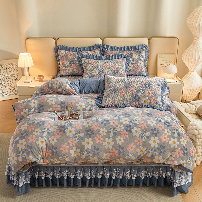 91家纺网 家纺一手货源 找家纺 艾裙海 2025新款高克重加厚保暖A类牛奶绒夹棉床盖系列四件套 美丽花园