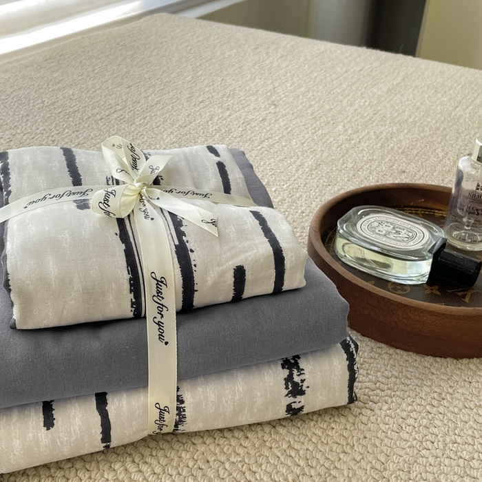 91家纺网 家纺一手货源 找家纺 一比一家纺 2025新款全棉母婴级抗菌有氧全棉双层纱亲肤全棉小清新印花三件套四件套 凯伦