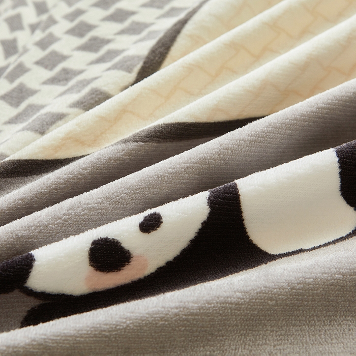 91家纺网 家纺一手货源 找家纺 艾裙海 2025新款高克重加厚保暖A类牛奶绒夹棉床盖系列四件套 熊猫皮皮