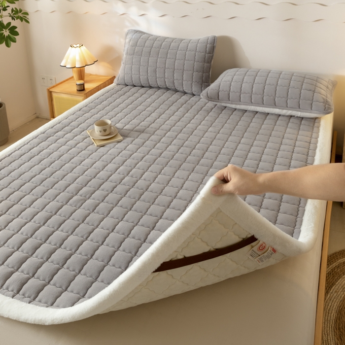 91家纺网 家纺一手货源 找家纺 鑫钰 2024秋冬新款加厚牛奶绒床垫床褥床护垫 暖格-紫灰