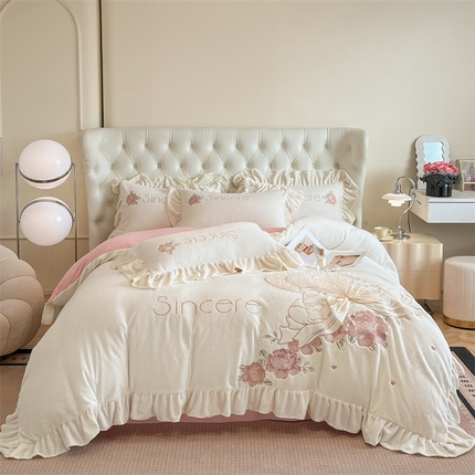 爱家（原缔乐家纺） 2024新款A类高克重牛奶绒立体花刺绣四件套-心心相印 心心相印-奶昔白