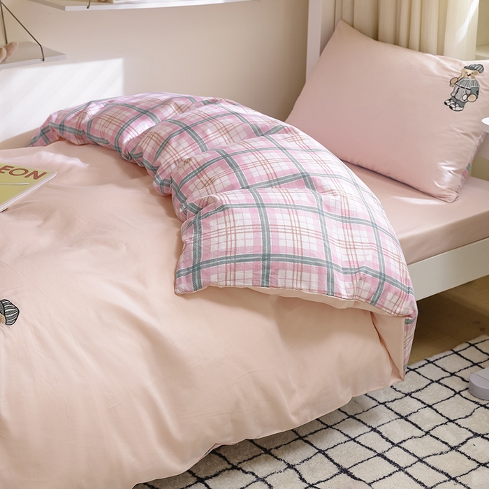 91家纺网 家纺一手货源 找家纺 优悦生活馆 2025新款全棉刺绣亲肤学生款套件-小熊 小熊-粉