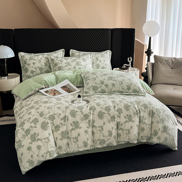91家纺网 家纺一手货源 找家纺 金盛纺 2024新款高克重牛奶绒雕花四件套加厚牛奶绒法莱绒四件套（支持定制） 约定-绿