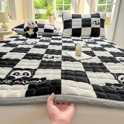 2024新款牛奶绒床垫保暖床褥子夹棉加厚印花床护垫大床图 熊猫格-