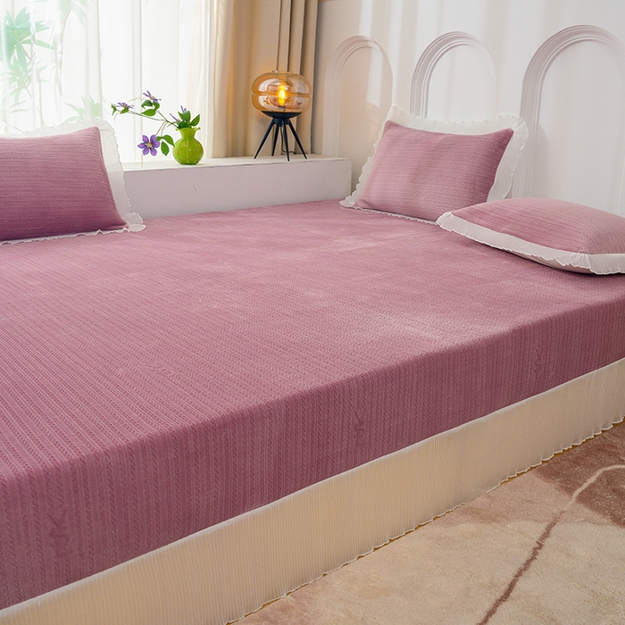 91家纺网 家纺一手货源 找家纺 冬然家纺 2024新款雕花绒榻榻米床盖小麦穗豆沙粉