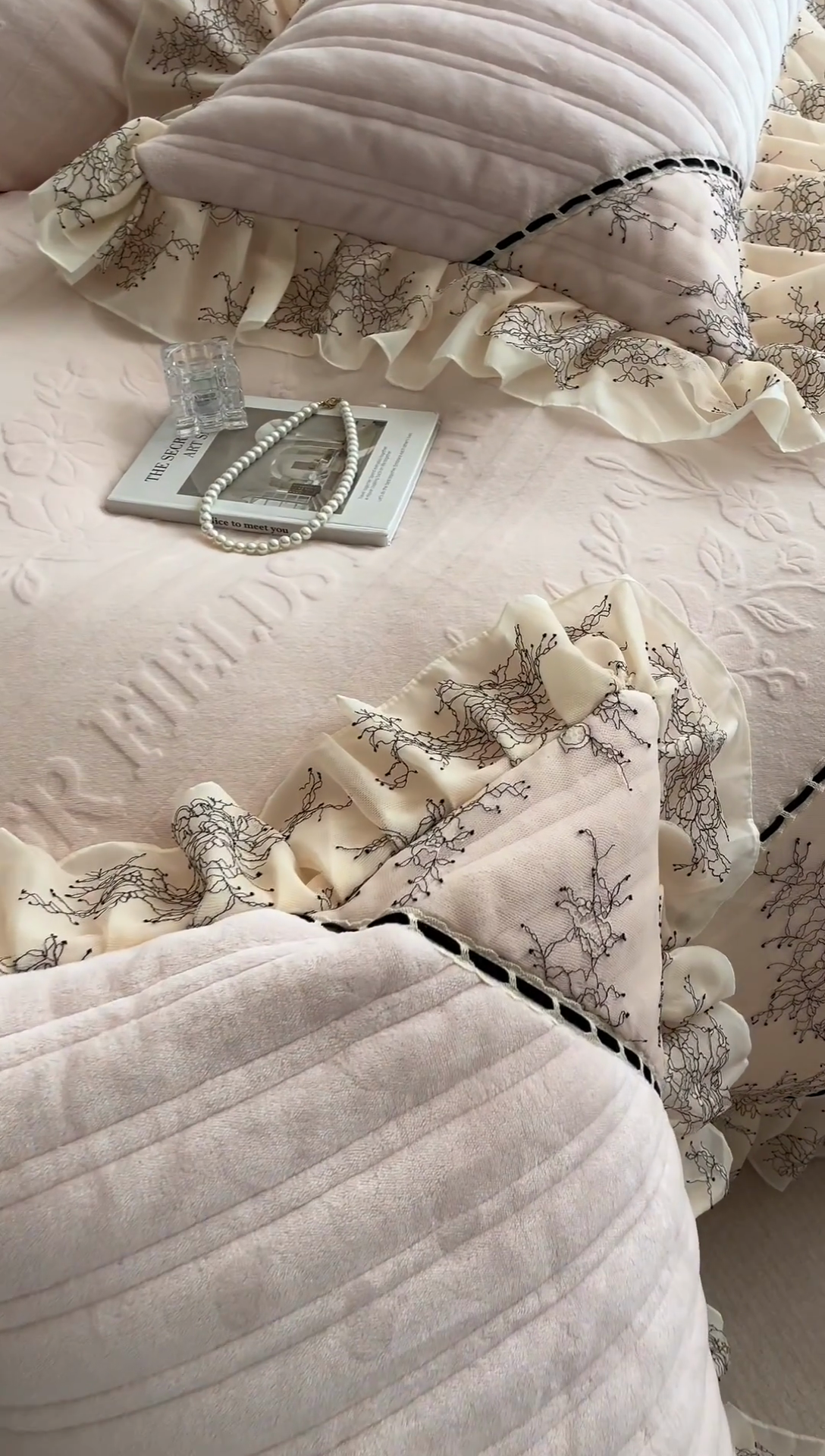 91家纺网 家纺一手货源 找家纺 （总）胜权家纺 2024新款小香风牛奶绒夹棉床盖四件套-芭莎系列