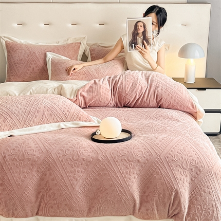 91家纺网 家纺一手货源 找家纺 （总）无界 2024新款B类牛奶绒雕花绒四件套-梵妮（风格2）