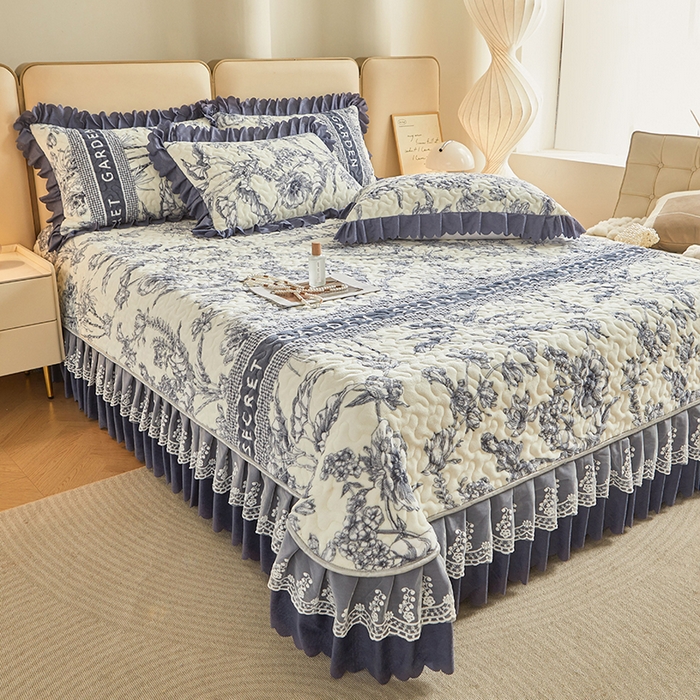 91家纺网 家纺一手货源 找家纺 艾裙海 2025新款高克重加厚保暖A类牛奶绒夹棉床盖系列四件套 花影如梦