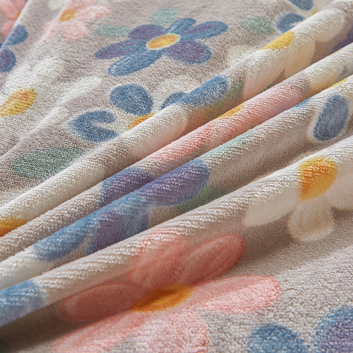 91家纺网 家纺一手货源 找家纺 艾裙海 2025新款高克重加厚保暖A类牛奶绒夹棉床盖系列四件套 美丽花园