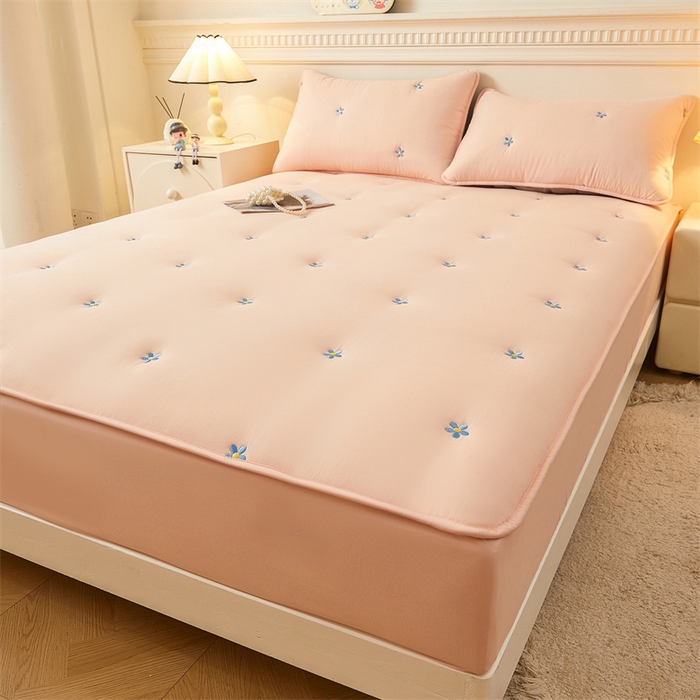 91家纺网 家纺一手货源 找家纺 2025新款A类水洗棉大豆刺绣床笠 向阳花-奶油粉