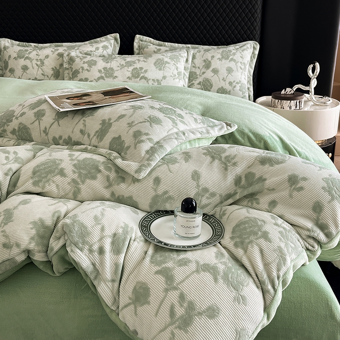 91家纺网 家纺一手货源 找家纺 金盛纺 2024新款高克重牛奶绒雕花四件套加厚牛奶绒法莱绒四件套（支持定制） 约定-绿