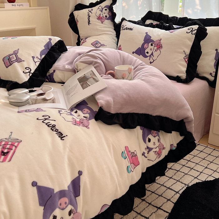 91家纺网 家纺一手货源 找家纺 三朵家纺 2024新款高克重加厚保暖牛奶绒三丽鸥花边四件套 花边-街舞库洛米