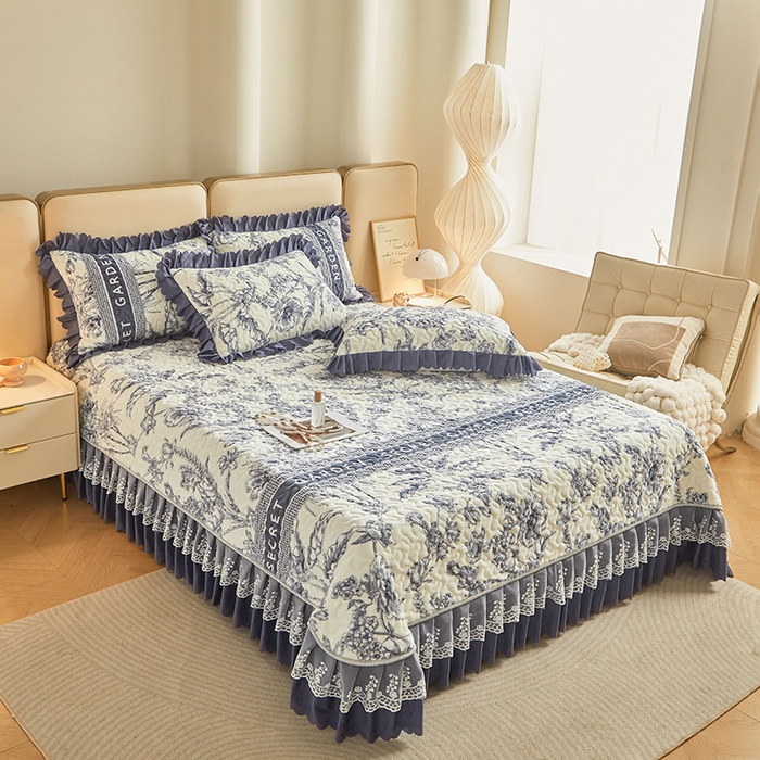 91家纺网 家纺一手货源 找家纺 艾裙海 2025新款高克重加厚保暖A类牛奶绒夹棉床盖系列四件套 花影如梦