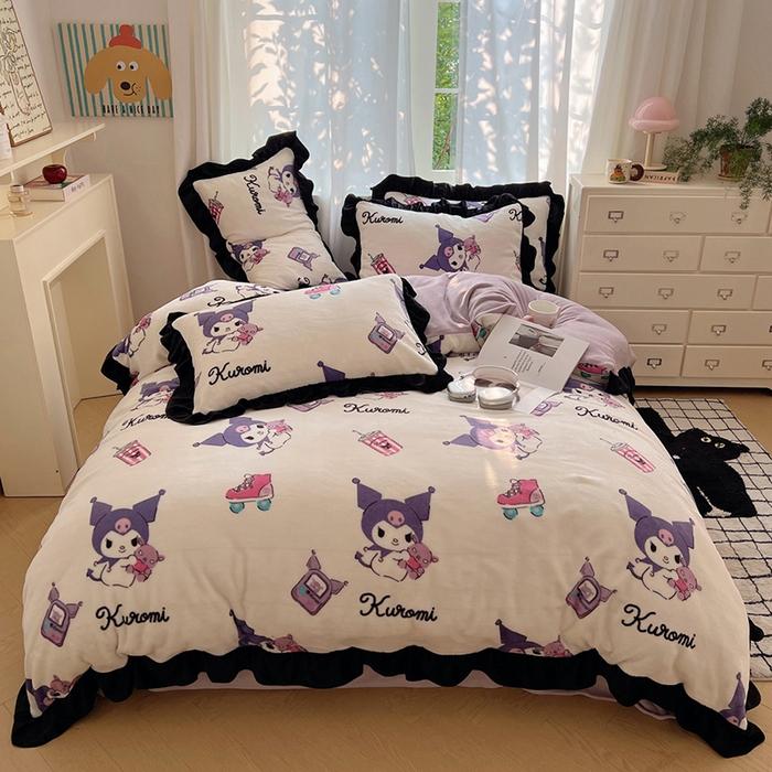 91家纺网 家纺一手货源 找家纺 三朵家纺 2024新款高克重加厚保暖牛奶绒三丽鸥花边四件套 花边-街舞库洛米