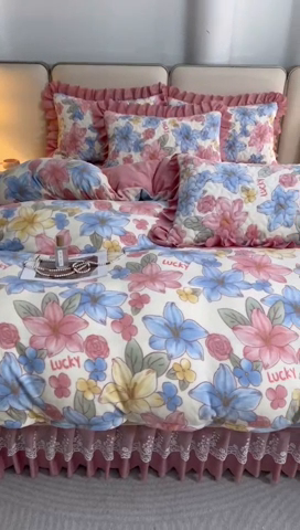 91家纺网 家纺一手货源 找家纺 艾裙海 2025新款高克重加厚保暖A类牛奶绒夹棉床盖系列四件套 爱的花海