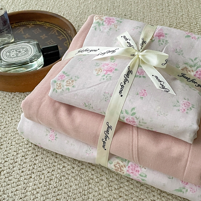 91家纺网 家纺一手货源 找家纺 一比一家纺 2025新款全棉母婴级抗菌有氧全棉双层纱亲肤全棉小清新印花三件套四件套 半岛红茶