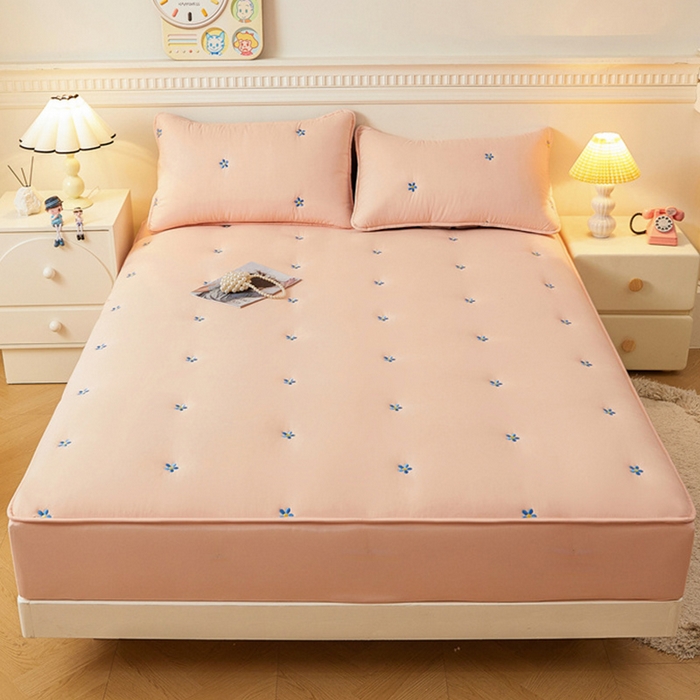 91家纺网 家纺一手货源 找家纺 2025新款A类水洗棉大豆刺绣床笠 向阳花-奶油粉