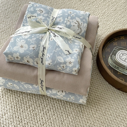 一比一家纺 2025新款全棉母婴级抗菌有氧全棉双层纱亲肤全棉小清新印花三件套四件套 木槿花-兰