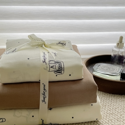 91家纺网 家纺一手货源 找家纺 一比一家纺 2024新款全棉母婴级抗菌有氧全棉双层纱亲肤全棉小清新印花三件套四件套 幻想猫-黑