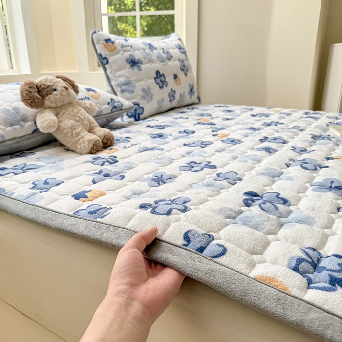 91家纺网 家纺一手货源 找家纺 2024新款牛奶绒床垫保暖床褥子夹棉加厚印花床护垫大床图 花韵