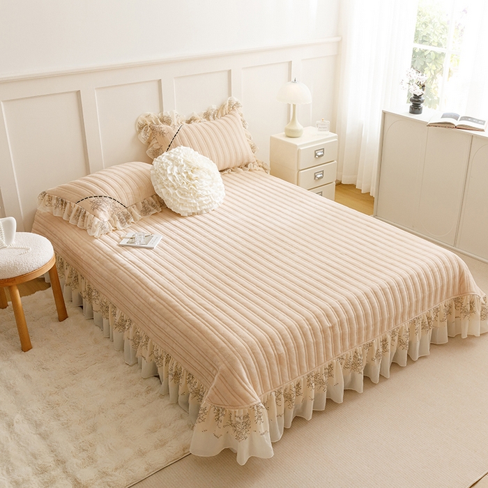 91家纺网 家纺一手货源 找家纺 胜权家纺 2024新款小香风牛奶绒夹棉单品床盖-芭莎系列 芭莎-米