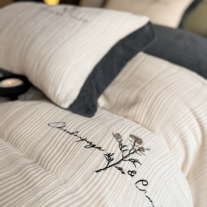 91家纺网 家纺一手货源 找家纺 （总）子曰 2025新款230g全消光轻奢牛奶绒立体雕花刺绣四件套-丽莎