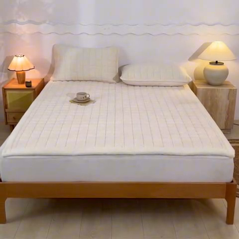 91家纺网 家纺一手货源 找家纺 鑫钰 2024秋冬新款加厚牛奶绒床垫床褥床护垫 暖格-米白