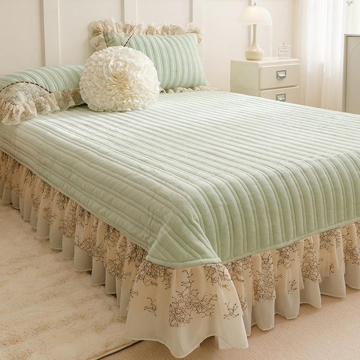 91家纺网 家纺一手货源 找家纺 胜权家纺 2024新款小香风牛奶绒夹棉单品床盖-芭莎系列 芭莎-绿