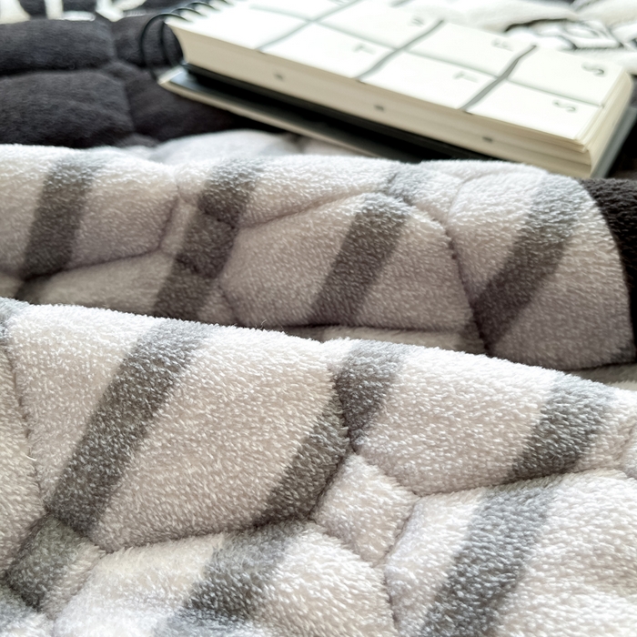 91家纺网 家纺一手货源 找家纺 2024新款牛奶绒床垫保暖床褥子夹棉加厚印花床护垫大床图 梦空间