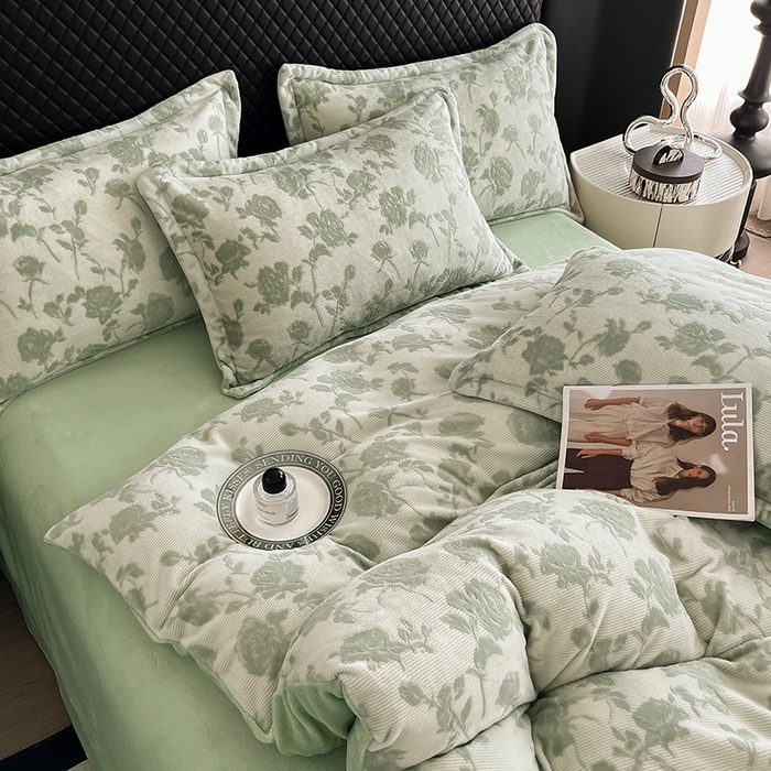 91家纺网 家纺一手货源 找家纺 金盛纺 2024新款高克重牛奶绒雕花四件套加厚牛奶绒法莱绒四件套（支持定制） 约定-绿