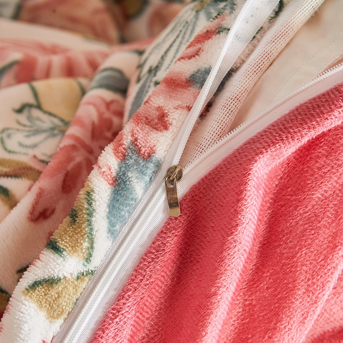 91家纺网 家纺一手货源 找家纺 艾裙海 2025新款高克重加厚保暖A类牛奶绒夹棉床盖系列四件套 爱的花海