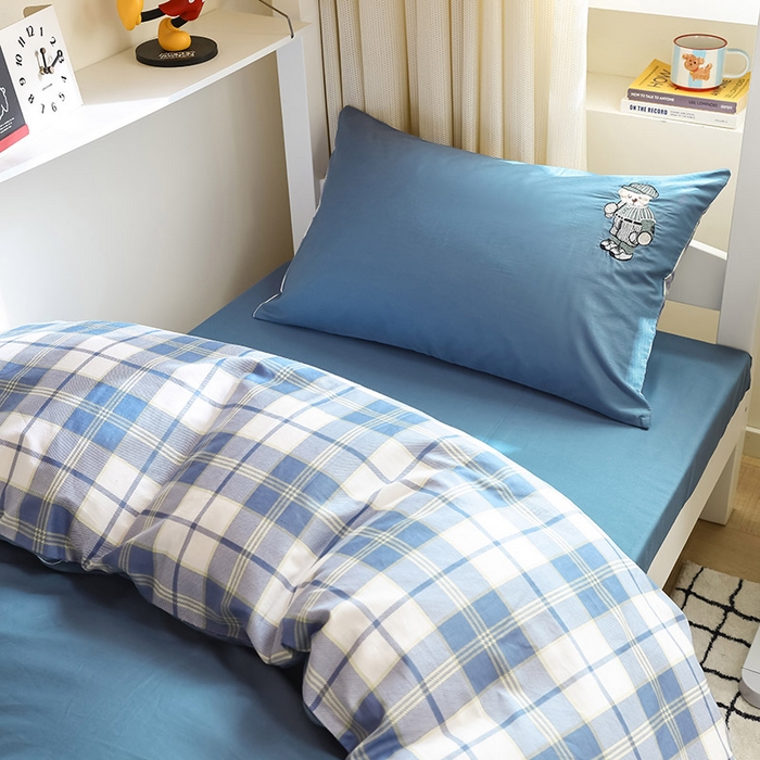 91家纺网 家纺一手货源 找家纺 优悦生活馆 2025新款全棉刺绣亲肤学生款套件-小熊 小熊-宾利蓝