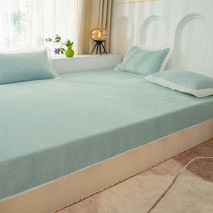 91家纺网 家纺一手货源 找家纺 冬然家纺 2024新款雕花绒榻榻米床盖小麦穗浅绿