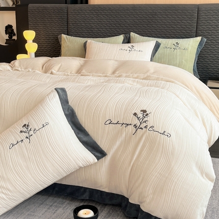 91家纺网 家纺一手货源 找家纺 （总）子曰 2025新款230g全消光轻奢牛奶绒立体雕花刺绣四件套-丽莎