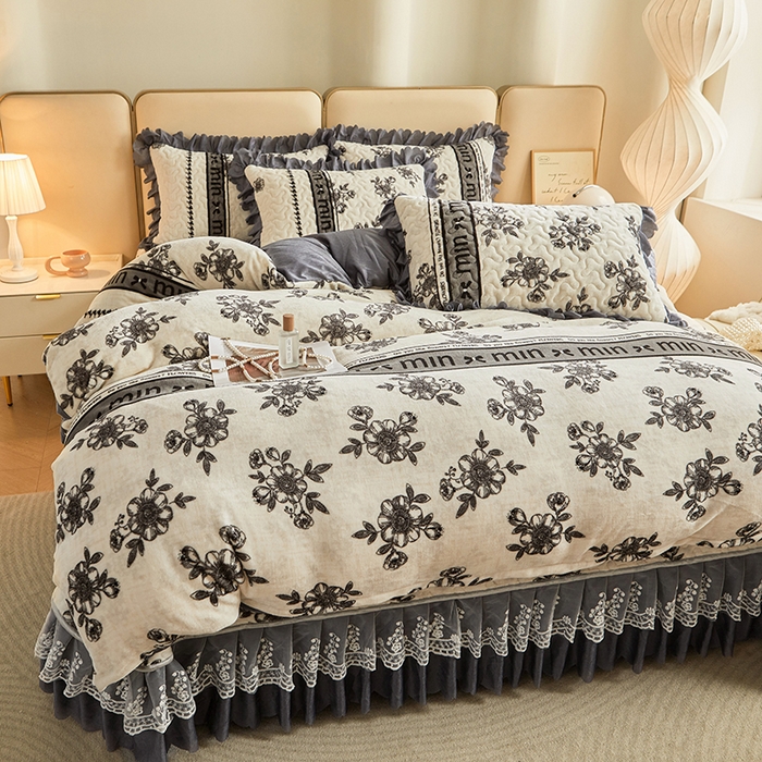 91家纺网 家纺一手货源 找家纺 艾裙海 2025新款高克重加厚保暖A类牛奶绒夹棉床盖系列四件套 莫奈花园