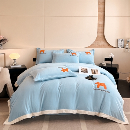 爱家（原缔乐家纺） 2024新款A类牛奶绒pu皮贴布四件套-艾玛斯 艾玛斯-天空兰