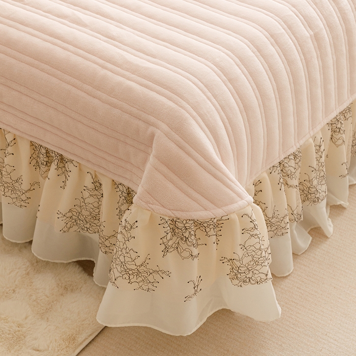 91家纺网 家纺一手货源 找家纺 （总）胜权家纺 2024新款小香风牛奶绒夹棉单品床盖-芭莎系列