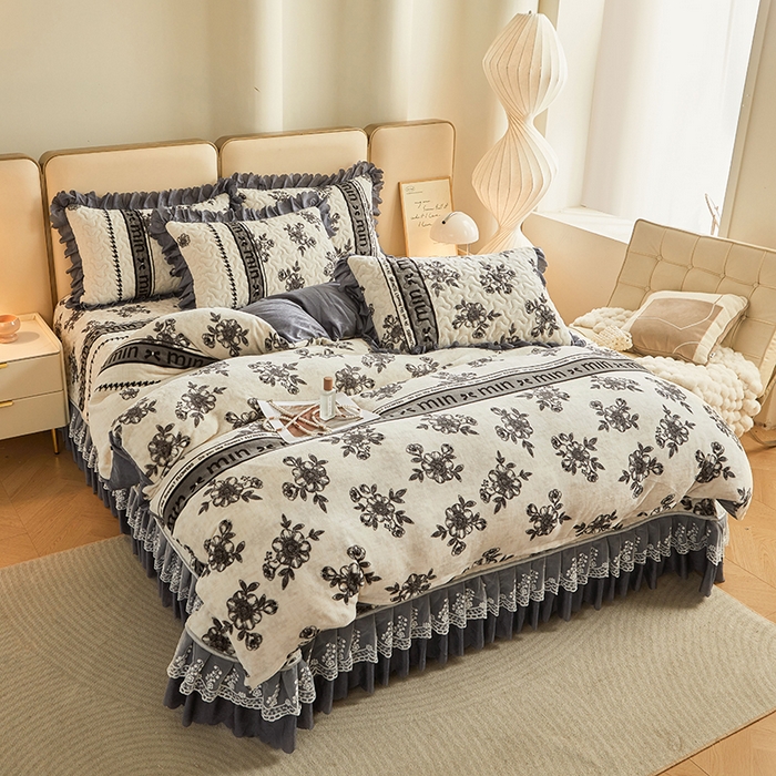 91家纺网 家纺一手货源 找家纺 艾裙海 2025新款高克重加厚保暖A类牛奶绒夹棉床盖系列四件套 莫奈花园