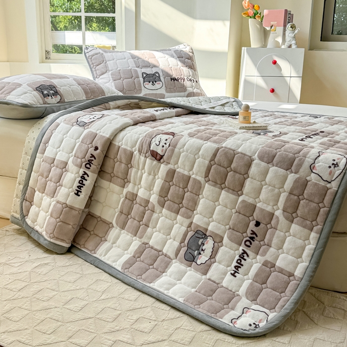 91家纺网 家纺一手货源 找家纺 2024新款牛奶绒床垫保暖床褥子夹棉加厚印花床护垫大床图 享受生活