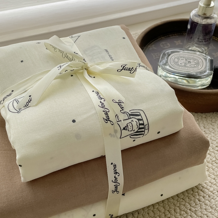 91家纺网 家纺一手货源 找家纺 一比一家纺 2024新款全棉母婴级抗菌有氧全棉双层纱亲肤全棉小清新印花三件套四件套 幻想猫-黑