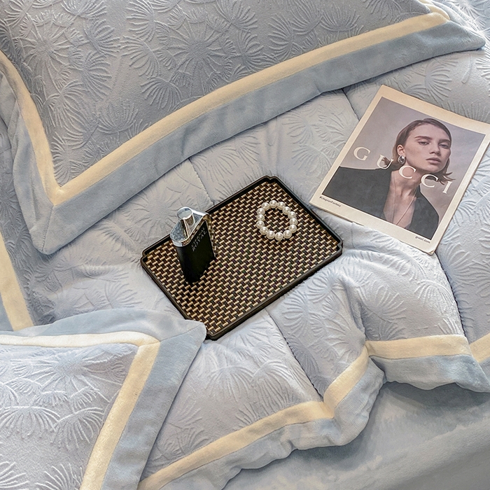 91家纺网 家纺一手货源 找家纺 2025新款秋冬AB版250克全消光立体雕花烂花牛奶绒双拼角四件套-璀璨烟花 璀璨烟花-浅天蓝